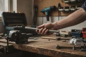 Refaire un filetage sans taraud : techniques et astuces
